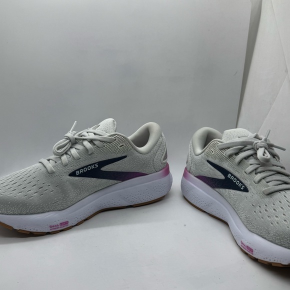 Brook's Women's Ghost 16 White Grey Estate Blue Size 6.5 Wide  NEW - Picture 6 of 13